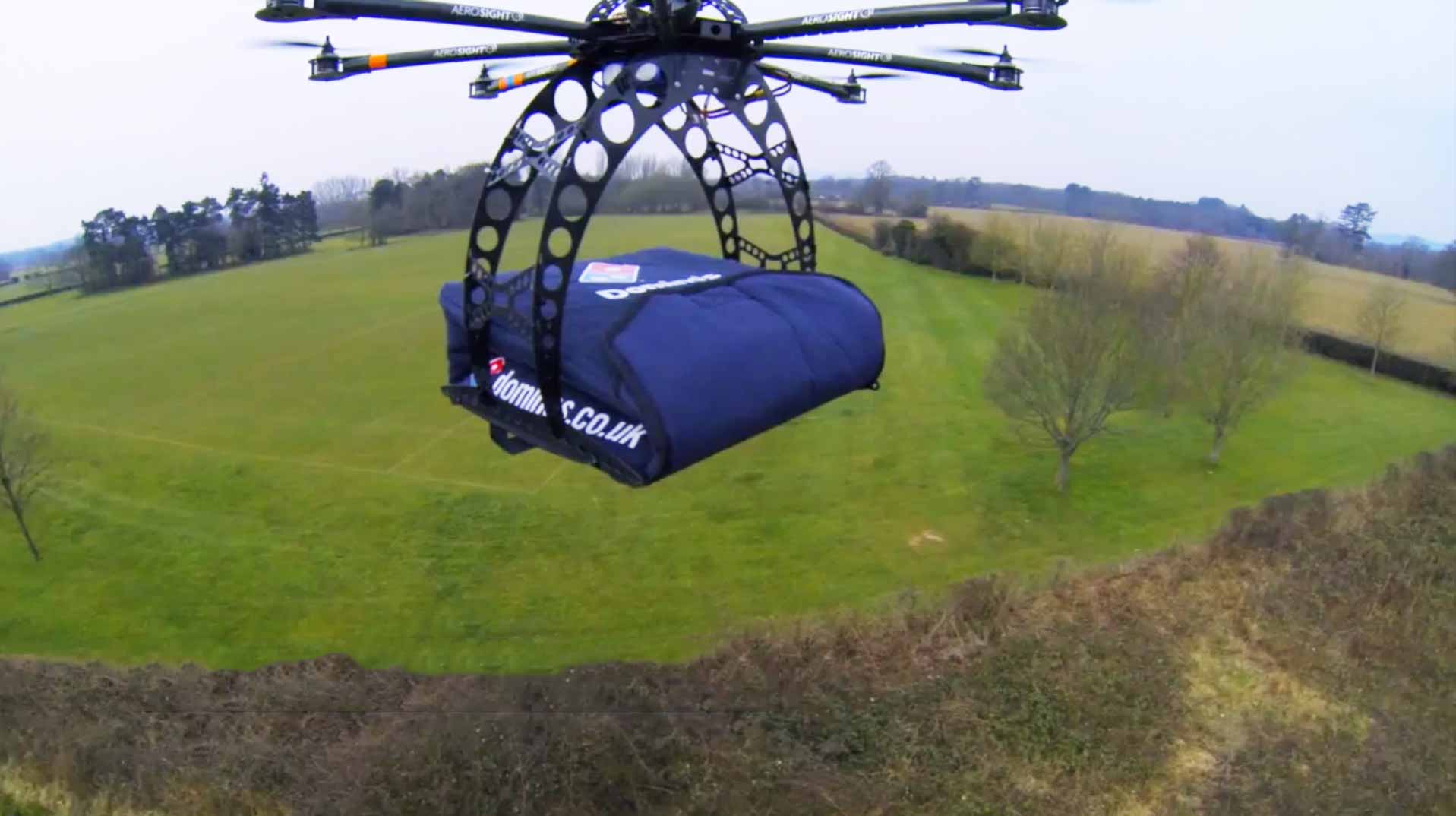 Alquiler de Drones en Bogota Dominos Pizza evía domicilios con drones.