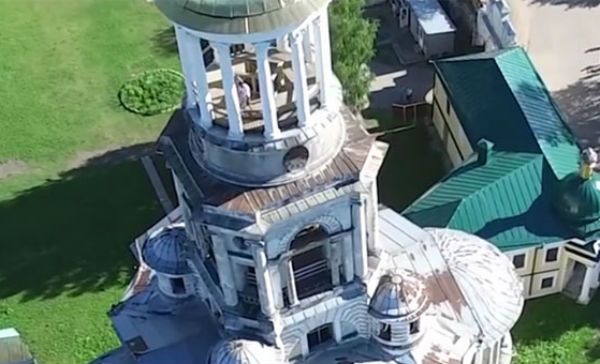 Drone graba a pareja teniendo sexo en Rusia.
