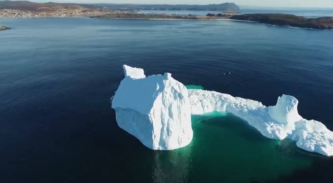 Alquiler de Drones en Bogota Ferryland Iceberg en Canadá.