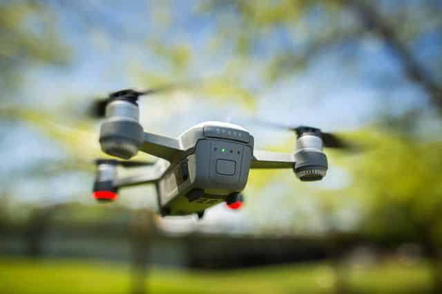 Alquiler de Drones en Bogota DJI Spark es un dron compacto con funciones muy interesantes para llevarlo de viaje.
