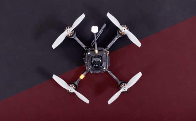 Alquiler de Drones en Bogota DRL RacerX es el dron más rápido del mundo al alcanzar los 288 kilómetros por hora.
