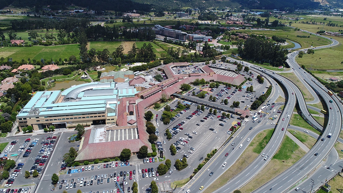Inspección cubiertas de edificios con dron