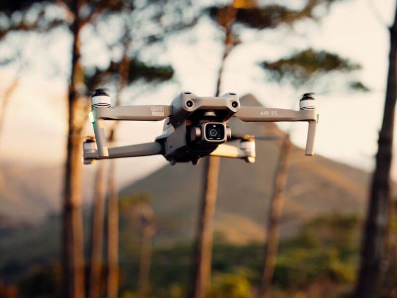 Alquiler de Drones en Bogota dji mavic air 2s lanzamiento dron